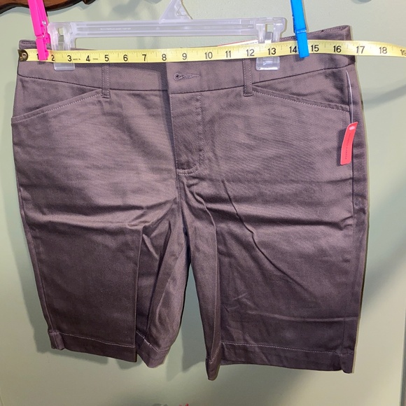 NWT St. John’s Bay Classic Fit Bermuda Shorts Brown Size 12P - Picture 1 of 9